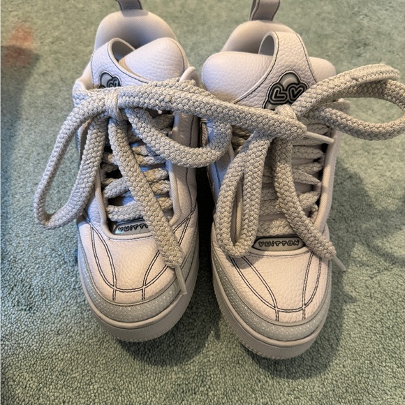 Just worn twice but they don’t fit me. - Picture 5 of 9